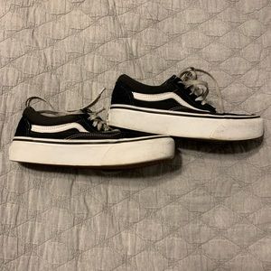 Black/white Vans. Women’s Size 6!